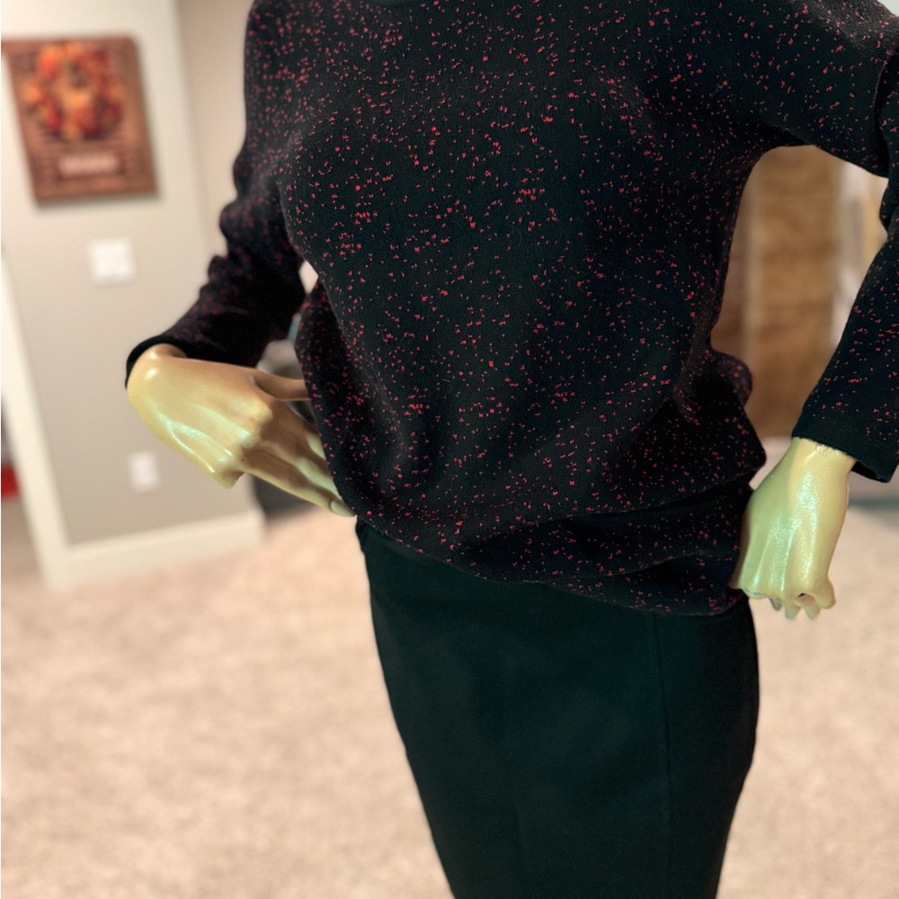 Chic Black And Red Patterned Blouse - image 2